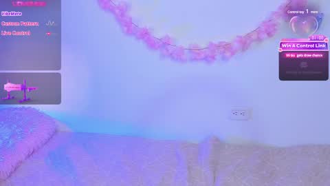 Snapshot of pauline_golden1 chatting on February 2025 03:12:01 AM Pauline online show from February 2025 03:12:01 AM