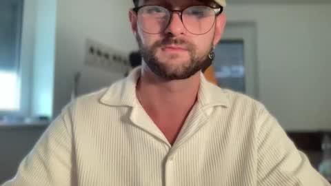 Snapshot of paulsimpsn chatting on September 2025 04:18:01 PM love bush online show from September 2025 04:18:01 PM