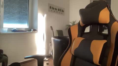 Snapshot of paulsimpsn chatting on September 2025 06:14:01 AM love bush online show from September 2025 06:14:01 AM