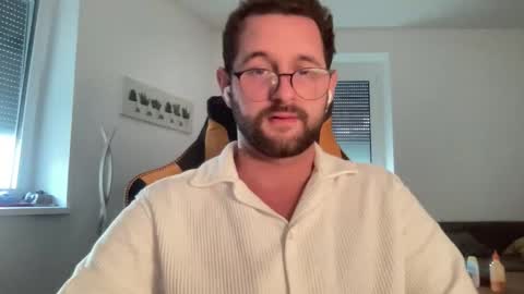 Snapshot of paulsimpsn chatting on September 2025 04:01:01 PM love bush online show from September 2025 04:01:01 PM