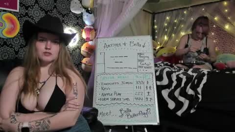 Snapshot of pawggoddess778 chatting on January 2025 04:52:02 AM ArtsyHeartsyy online show from January 2025 04:52:02 AM