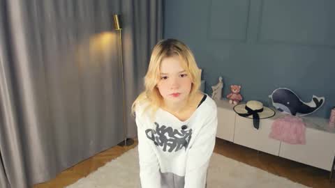 Jesica online show from November 2025 08:08:01 PM