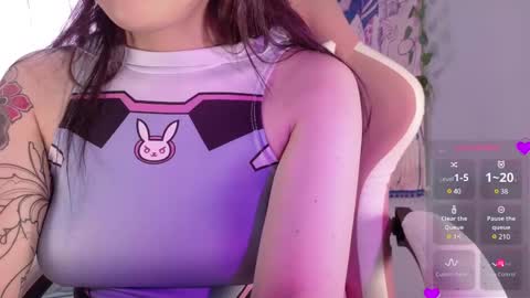  P E A C H   online show from March 2025 05:05:01 PM