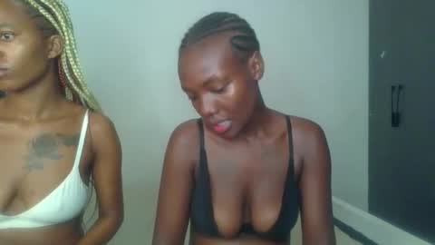 Snapshot of peach_ebonny chatting on April 2026 08:09:02 AM peach_ebonny online show from April 2026 08:09:02 AM