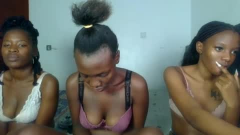 Snapshot of peach_ebonny chatting on June 2026 06:45:01 PM peach_ebonny online show from June 2026 06:45:01 PM