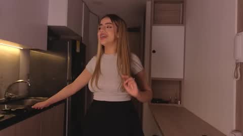 Ema online show from October 2025 03:20:01 PM