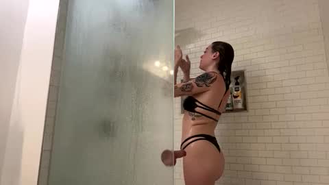 peachesncreampiezz online show from May 2026 04:04:01 PM