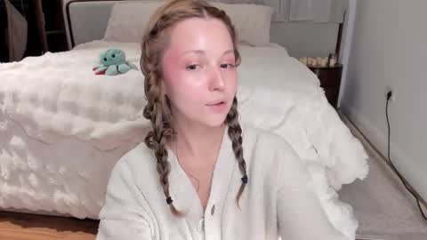 Lili online show from December 2025 07:24:01 AM