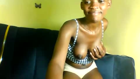 peachie online show from November 2025 07:38:01 PM