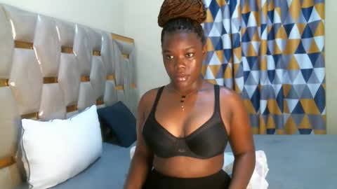 Snapshot of peachygirl255 chatting on October 2025 06:10:02 AM Peachy online show from October 2025 06:10:02 AM