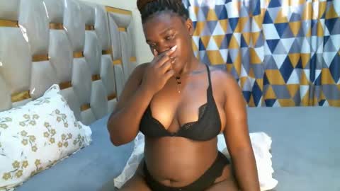 Snapshot of peachygirl255 chatting on October 2025 06:25:01 AM Peachy online show from October 2025 06:25:01 AM