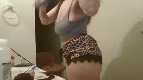 Snapshot of peachyhoneydrip chatting on May 2026 02:06:01 AM peachyhoneydrip online show from May 2026 02:06:01 AM