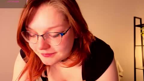 Snapshot of peachymochi chatting on February 2026 10:16:02 PM Seraphina online show from February 2026 10:16:02 PM