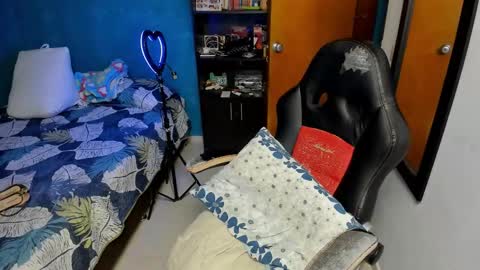 Tangerine Penaut online show from October 2025 01:31:02 AM