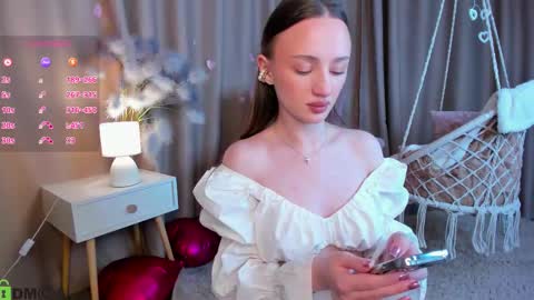 Snapshot of pearl_bloom chatting on February 2026 12:43:02 AM Sex Leah online show from February 2026 12:43:02 AM