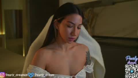Snapshot of pearly_dream chatting on April 2026 03:45:01 PM Leo online show from April 2026 03:45:01 PM