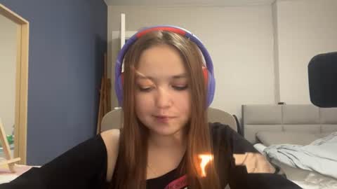Snapshot of peepapa chatting on June 2026 03:31:02 PM Luna Vale online show from June 2026 03:31:02 PM