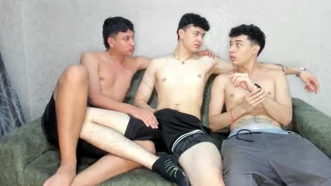 Snapshot of pelusos_mens chatting on January 2026 01:59:02 PM CAIN-19 ALLEN-18 RONALD-18 AUSTIN-18 MOD DANTE online show from January 2026 01:59:02 PM