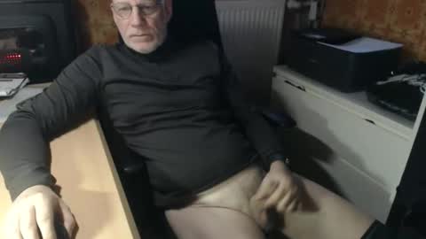 Snapshot of pemue65 chatting on February 2026 06:55:02 AM Pemue65 online show from February 2026 06:55:02 AM