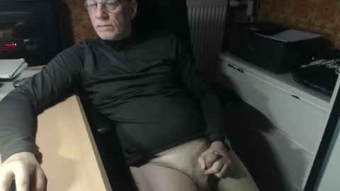 Snapshot of pemue65 chatting on February 2026 06:12:02 AM Pemue65 online show from February 2026 06:12:02 AM