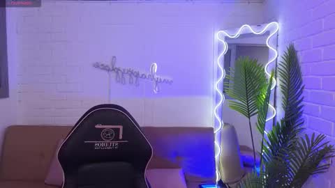 penelope online show from October 2025 03:37:01 AM