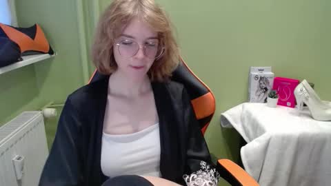 Snapshot of penny_lust chatting on November 2025 07:41:02 AM Penny online show from November 2025 07:41:02 AM