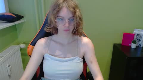 Snapshot of penny_lust chatting on December 2025 07:46:02 AM Penny online show from December 2025 07:46:02 AM