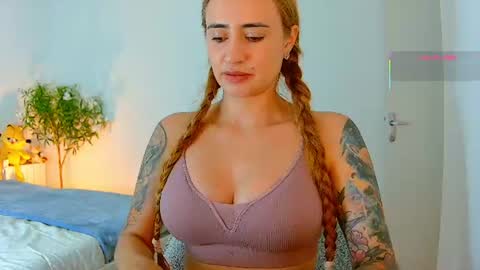 Snapshot of pennyy__ chatting on July 2026 10:14:02 PM Hi Im Penelope better vibrations 1111 online show from July 2026 10:14:02 PM