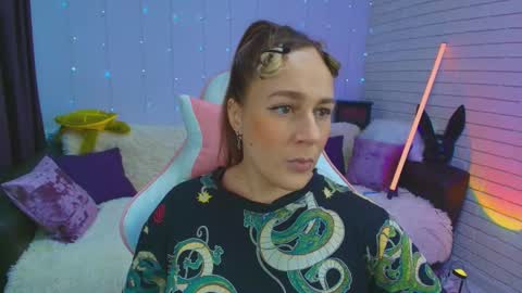 Dia  online show from February 2025 08:54:01 PM