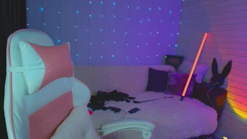 Dia  online show from March 2025 07:06:01 PM