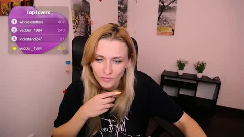 Mia online show from September 2025 07:13:02 AM