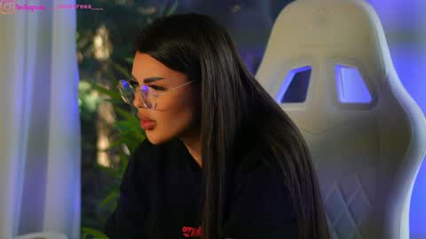 Dee online show from January 2025 10:11:02 AM