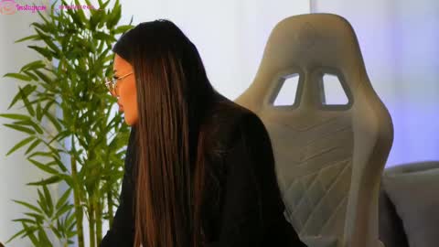 Dee online show from February 2025 09:09:02 AM