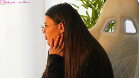 Dee online show from February 2025 09:50:02 AM