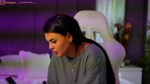 Dee online show from October 2025 11:33:02 AM