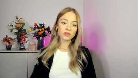 Cindy online show from November 2025 06:24:02 AM