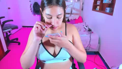 Snapshot of perlabeautiful chatting on June 2026 01:28:02 AM PERLA online show from June 2026 01:28:02 AM