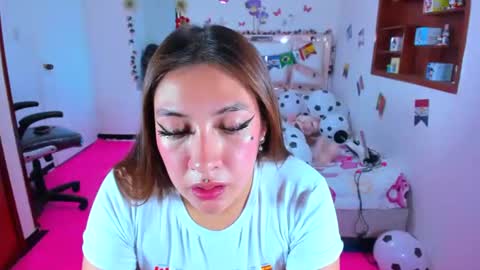 Snapshot of perlabeautiful chatting on June 2026 05:12:01 AM PERLA online show from June 2026 05:12:01 AM