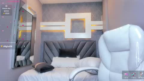 Snapshot of perlaevansx chatting on February 2025 03:25:01 AM PERLA online show from February 2025 03:25:01 AM