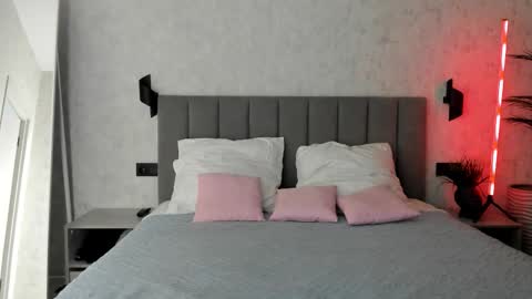 Mia online show from December 2025 08:41:01 AM