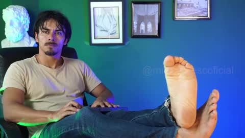 andres    online show from February 2025 07:45:02 PM