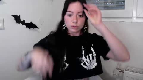 Snapshot of persephones_garden chatting on November 2025 08:14:02 AM Persephone online show from November 2025 08:14:02 AM