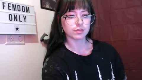 Snapshot of persephones_garden chatting on April 2026 12:09:02 PM Persephone online show from April 2026 12:09:02 PM