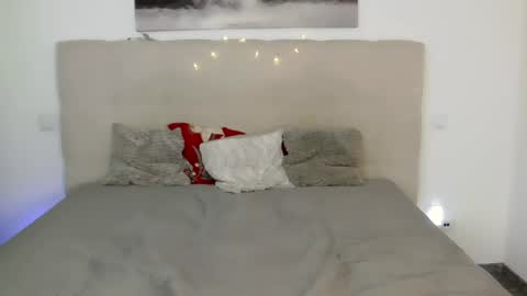 Peters Emily online show from December 2024 09:30:01 PM