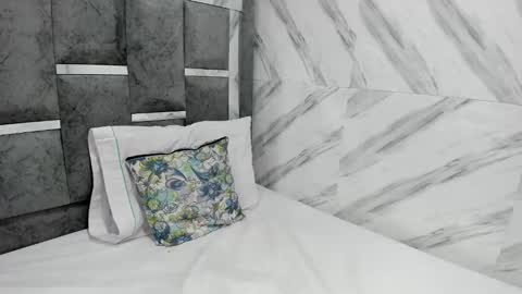 petite_amor online show from February 2025 07:25:02 PM