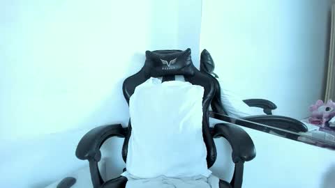 petite_amor online show from October 2025 07:55:01 PM