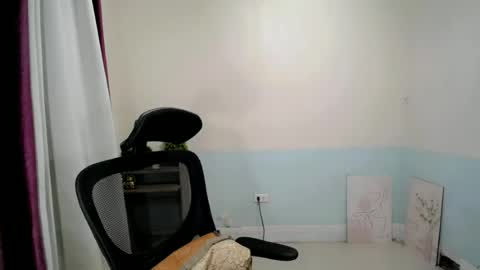 Snapshot of petite_angelxxx chatting on June 2026 05:12:01 AM petite_angelxxx online show from June 2026 05:12:01 AM