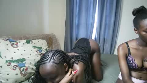 petite_funnie online show from November 2025 08:35:01 AM