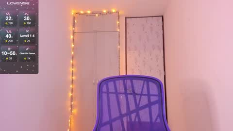 Snapshot of petite_linda chatting on January 2025 05:56:02 PM Linda online show from January 2025 05:56:02 PM