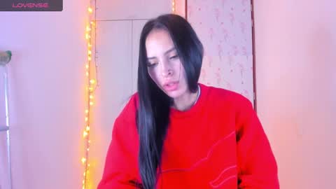 Snapshot of petite_linda chatting on March 2025 08:33:02 AM Linda online show from March 2025 08:33:02 AM